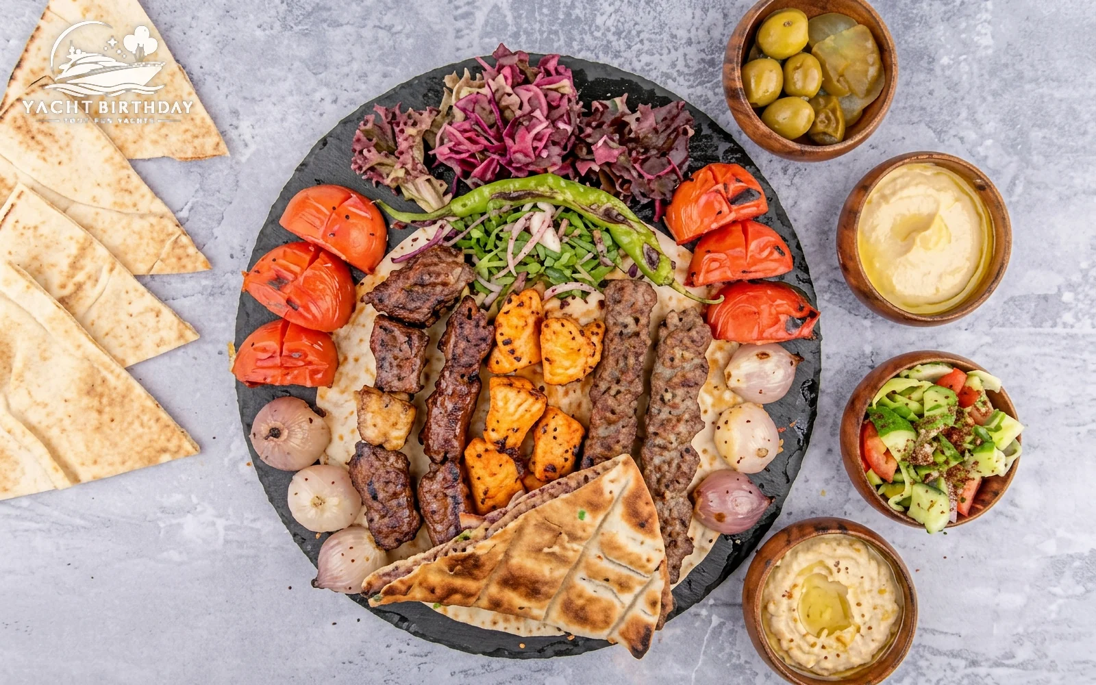 طبق مشاوي عربية مشكلة لحفلة اليخت